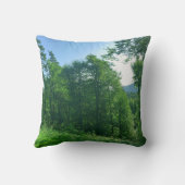 緑の森の風景写真 クッション (裏面)