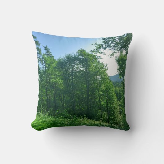 緑の森の風景写真 クッション (正面)