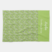 緑の模様に描かれた白黒の手描き花 キッチンタオル (横)