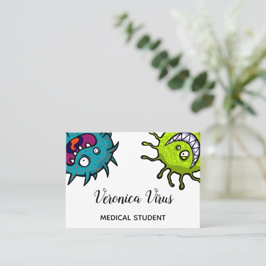 緑の歯を見せる細菌のアレルギーの虫 名刺 (スタンド正面)