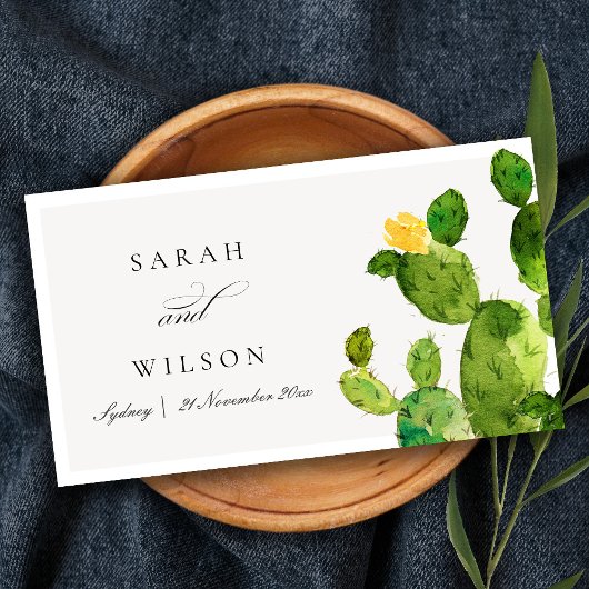 緑の水の色の砂漠サボテンの日付を保存