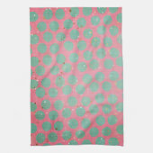 緑の水玉模様と金ゴールドが赤いキッチンに並ぶ キッチンタオル (縦)