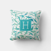 緑の水色の鳥モノグラムの クッション (正面)