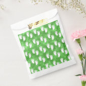 緑の水色ベビーシャワー足跡パターン フェイバーバッグ (封をした状態)
