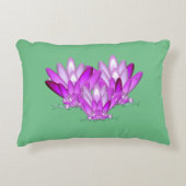 緑の海辺に咲く蓮の花 アクセントクッション (正面)