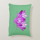 緑の海辺に咲く蓮の花 アクセントクッション (裏面(縦))