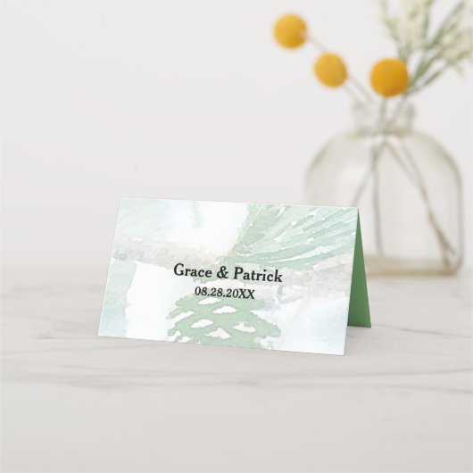 緑の淡い色の冬の松の円錐水色 プレイスカード (裏面)