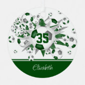 緑の灰色の女の子のパーソナライズされたサッカーボールが星 メタルオーナメント (正面)