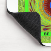 緑の牧草地は幸せになる心配しない素敵な日を持っている。 マウスパッド (コーナー)