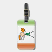 緑の男の子のバスケットボール選手のTシャツおよびギフト ラゲッジタグ (正面縦)