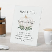 緑の白いカボチャどのようにママの腹の大きさ 台座サイン (インサイチュ)