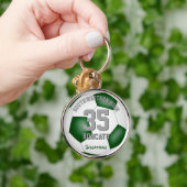 緑の白いスポーティーなチームは、男の子の女の子サッカーをカラー キーホルダー (手)