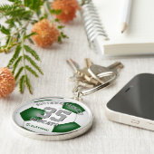 緑の白いスポーティーなチームは、男の子の女の子サッカーをカラー キーホルダー (側面)