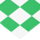 緑の白いチェッ市松模様にクパターン テーブルクロス (アングル)