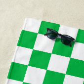 緑の白いチェッ市松模様にクパターン ビーチタオル (インサイチュ)