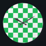 緑の白いチェッ市松模様にクパターン ラージ壁時計<br><div class="desc">緑と白のチェック市松模様にジオメトリ正方形パターンデザイン</div>