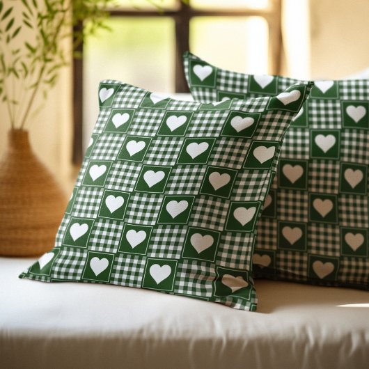 緑の白いパッチワークハートパターン クッション