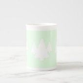 緑の白い淡い色の木 ボーンチャイナマグカップ (正面)