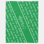 緑の白い私はサッカーの文字パターンが大好き フリースブランケット (正面)