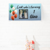 緑の白い赤いイタリア風の風船は誰が回っているかのようだ 横断幕 (インサイチュ)