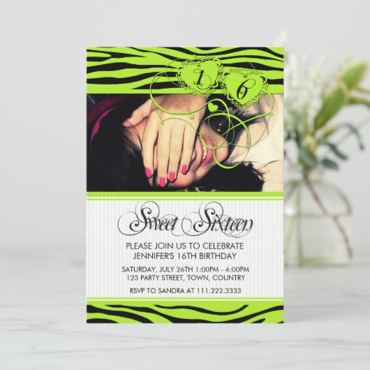 緑の白く粋なシマウマのプリントのSWEET SIXTEEN 招待状 (スタンド正面)