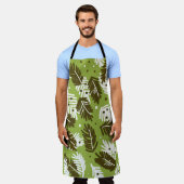 緑の白葉い：針葉樹パターン エプロン (着用した状態)