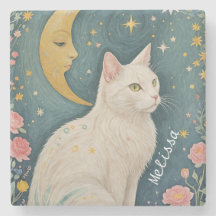 緑の目で魅惑の白猫