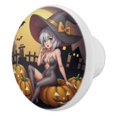 緑の目をしたハロウィンの魔女が、ジャック・オ・ランタンの上に セラミックノブ (右)