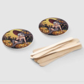 緑の目をしたハロウィンの魔女が、ジャック・オ・ランタンの上に ハンドファン (組立なし)