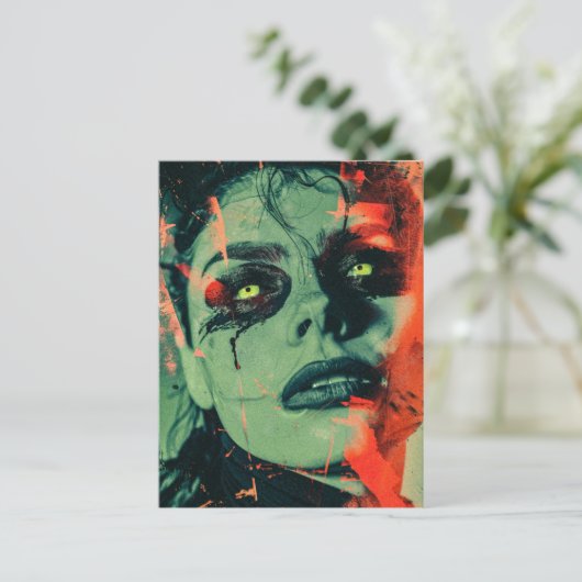 緑の目を持つ暗いオカルトのゴシック様式の悪魔の女性 ポストカード (スタンド正面)