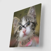 緑の瞳を持つかわいい子ネコ スクエア壁時計 (傾斜)