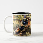 緑の瞳を持つTortie猫 ツートーンマグカップ (左)