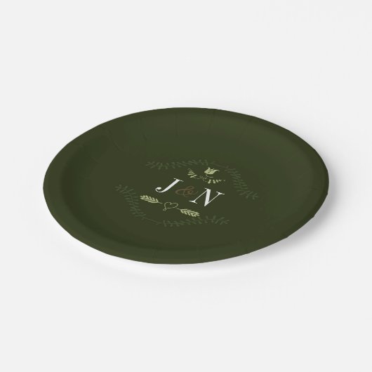 緑の素朴森の結婚式の受付モノグラム ペーパープレート (アングル)