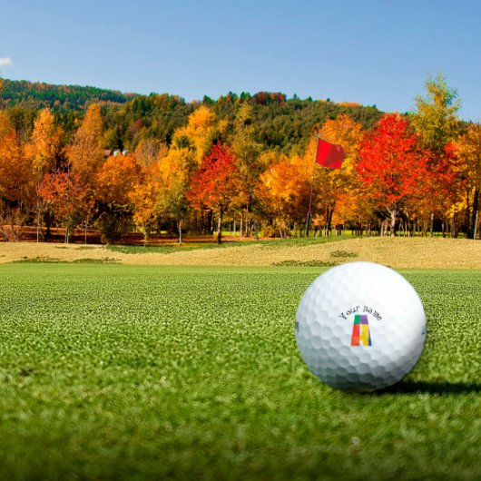 緑の紫色の黄色の赤いモノグラム文字A ゴルフボール