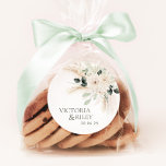 緑の結婚式の引き出物ラベルステッカーラベルビクトリア ラウンドシール<br><div class="desc">ビクトリア | Greenery Favor Stickers - The Victoria suiteはユーカリエレガントリーフの緑と白いフローラグラフィックを使用。アイテムのマッチングは、私たちのコレクションを検索するだけ'ビクトリア連絡'または私たちは一致するアイテムを見つけることのための。</div>