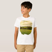緑の美しい牧草地の黄色い花 Tシャツ (正面フル)
