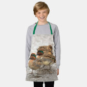 緑の翼を持つかわいいトリオティール(緑がかった色)アヒル エプロン (着用した状態)