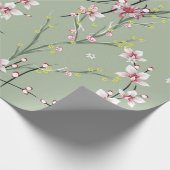 緑の背中に小さな赤と黄色の花模様 ラッピングペーパー (角)