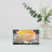 緑の背景にゴージャスな黄色のバラの花。 名刺 (スタンド正面)