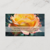 緑の背景にゴージャスな黄色のバラの花。 名刺 (裏面)