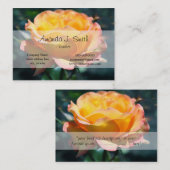 緑の背景にゴージャスな黄色のバラの花。 名刺 (正面/裏面)