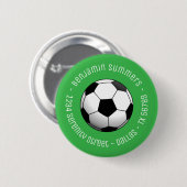 緑の背景にサッカーボールとカスタムテキスト 缶バッジ (正面&裏面)
