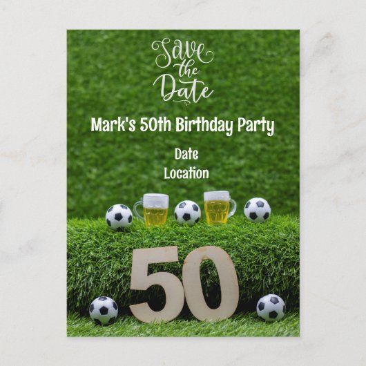 緑の背景にサッカー ボールとビール　50歳の誕生日 ポストカード (正面)