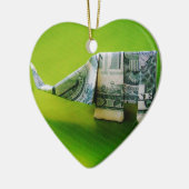 緑の背景にドル紙幣の折り紙ゾウ セラミックオーナメント (左)