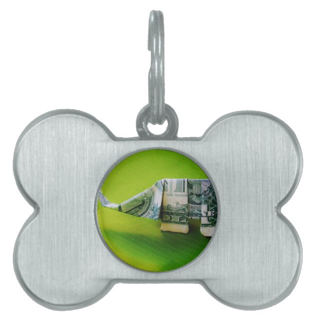 緑の背景にドル紙幣の折り紙ゾウ ペットネームタグ (正面)