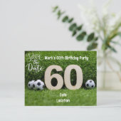 緑の背景にビールとサッカー ボールで60歳の誕生日 ポストカード (スタンド正面)