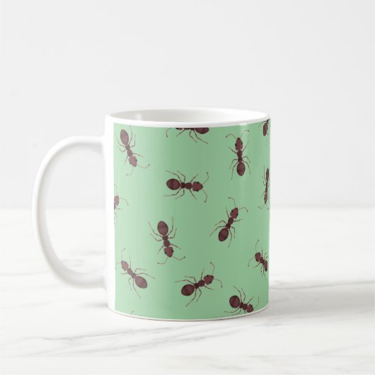 緑の背景に描かれた茶色のアリ コーヒーマグカップ (左)