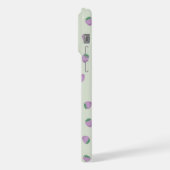 緑の背景に紫のイチゴ模様 iPhoneケース (左側面)