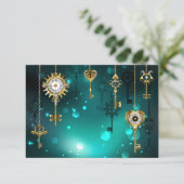 緑の背景に置かれた古風なスケルトンキー 招待状 (スタンド正面)