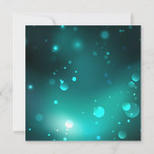 緑の背景に置かれた古風なスケルトンキー 招待状 (裏面)